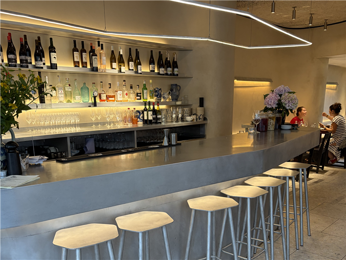 bar